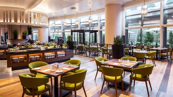 グランドニッコー東京 台場「GARDEN DINING(ガーデンダイニング)」のカニ食べ放題ブッフェ|お台場の夜景と紅ズワイ蟹フェアを満喫