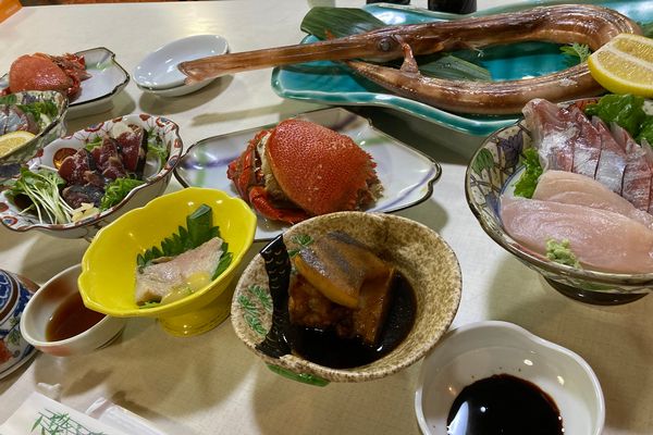高知・室戸荘の皿鉢料理と郷土料理