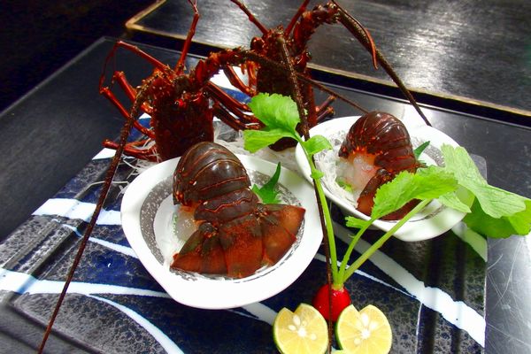 徳島・砂美かたやまの伊勢海老料理