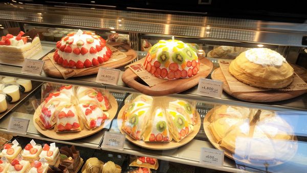 山梨・石和温泉にあるシャトレーゼホテル旅館富士野屋。会席料理と和スイーツを楽しめる温泉旅館。