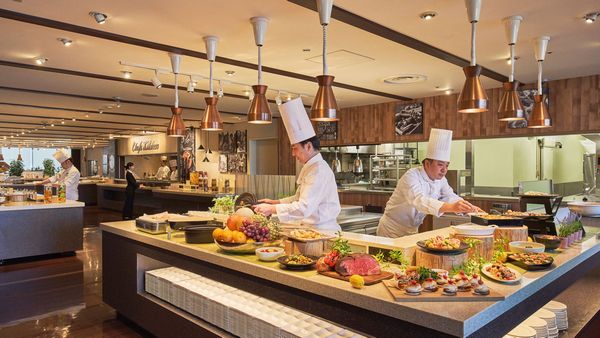 東京ドームホテル「リラッサ」のカニ食べ放題ブッフェ|紅ズワイ蟹と蟹食べ比べが楽しめる北海道フェア